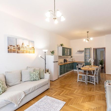 Riverside Balcony Apartment With View To Danube Budapesta Exterior foto