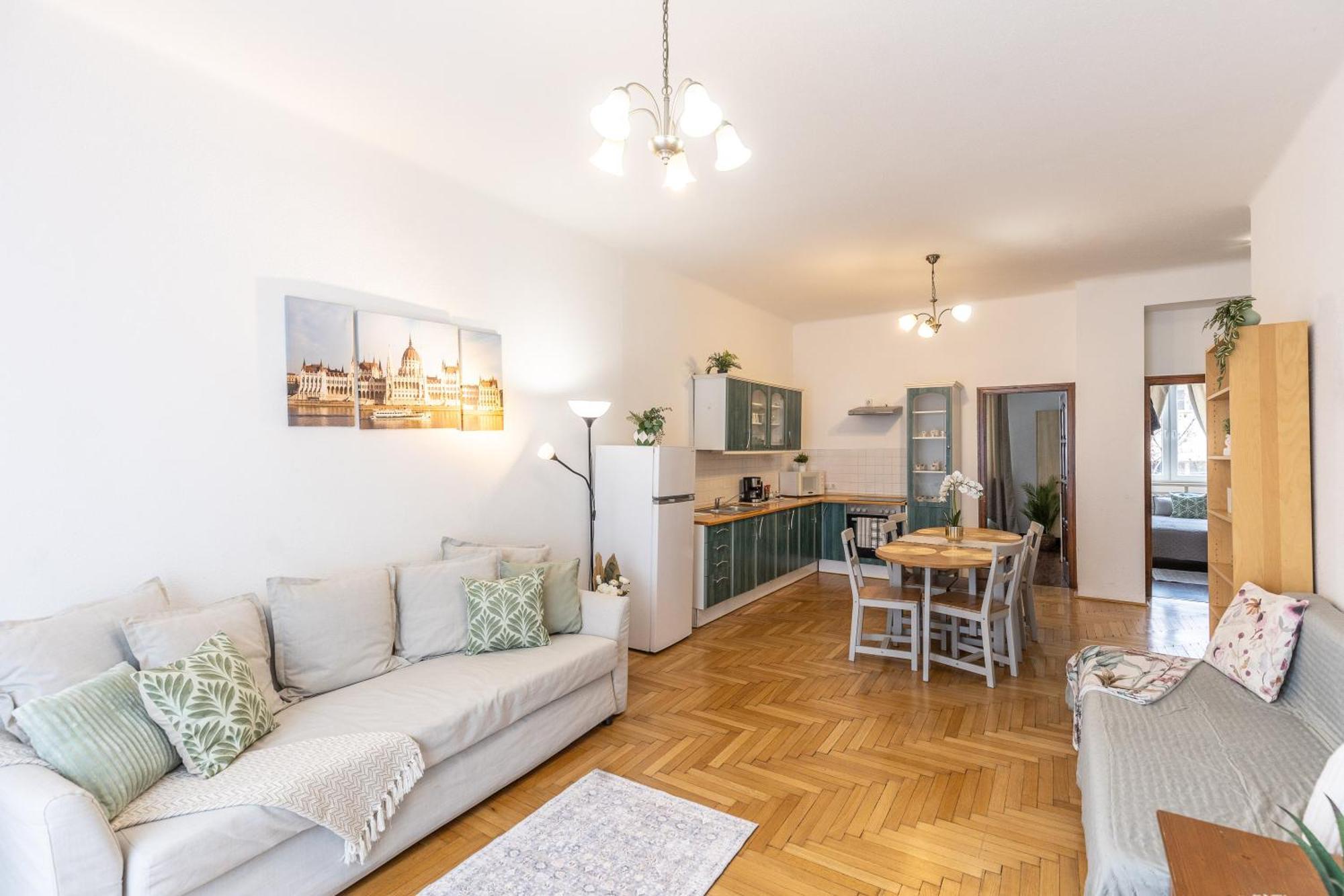 Riverside Balcony Apartment With View To Danube Budapesta Exterior foto