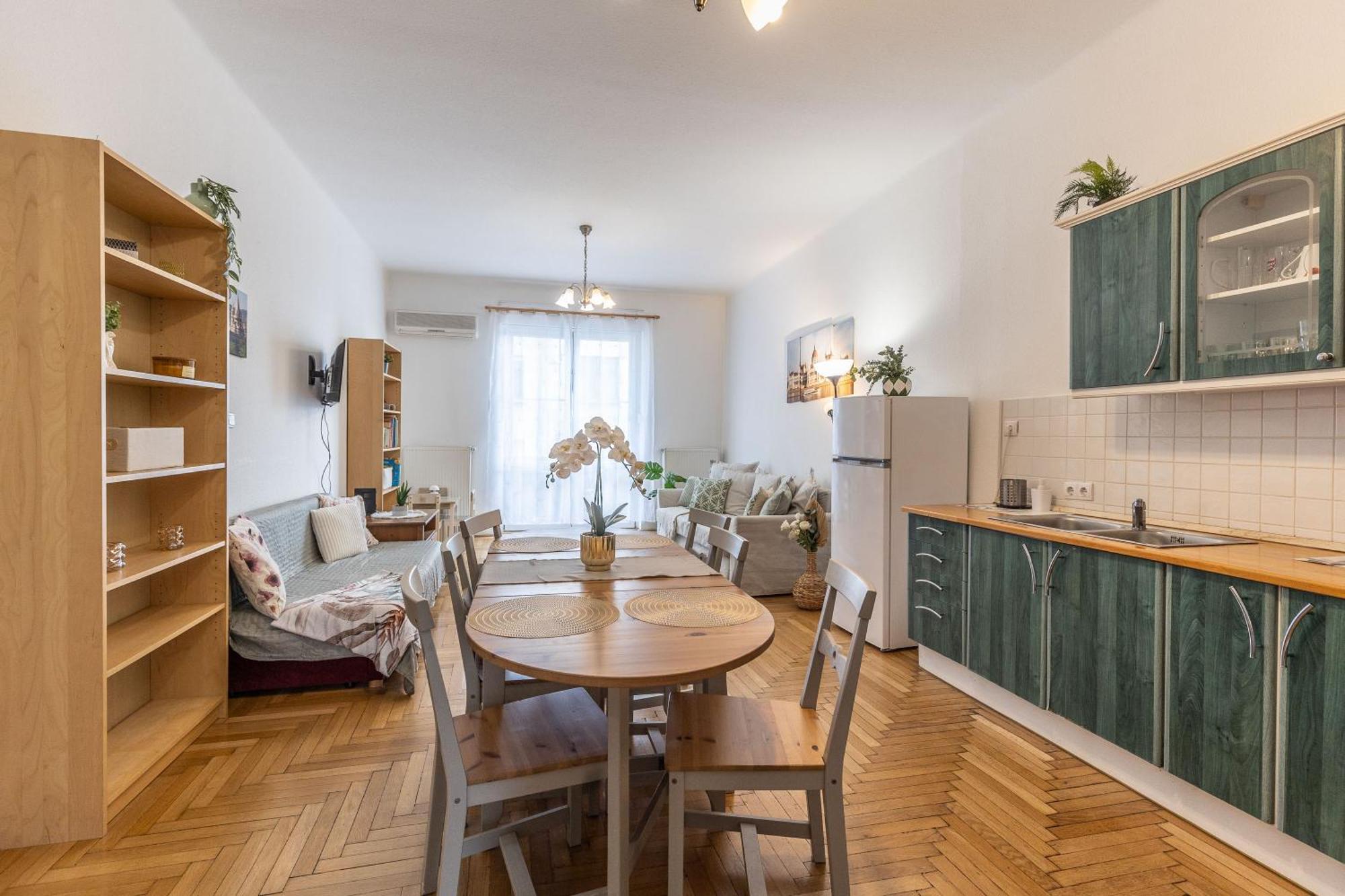 Riverside Balcony Apartment With View To Danube Budapesta Exterior foto
