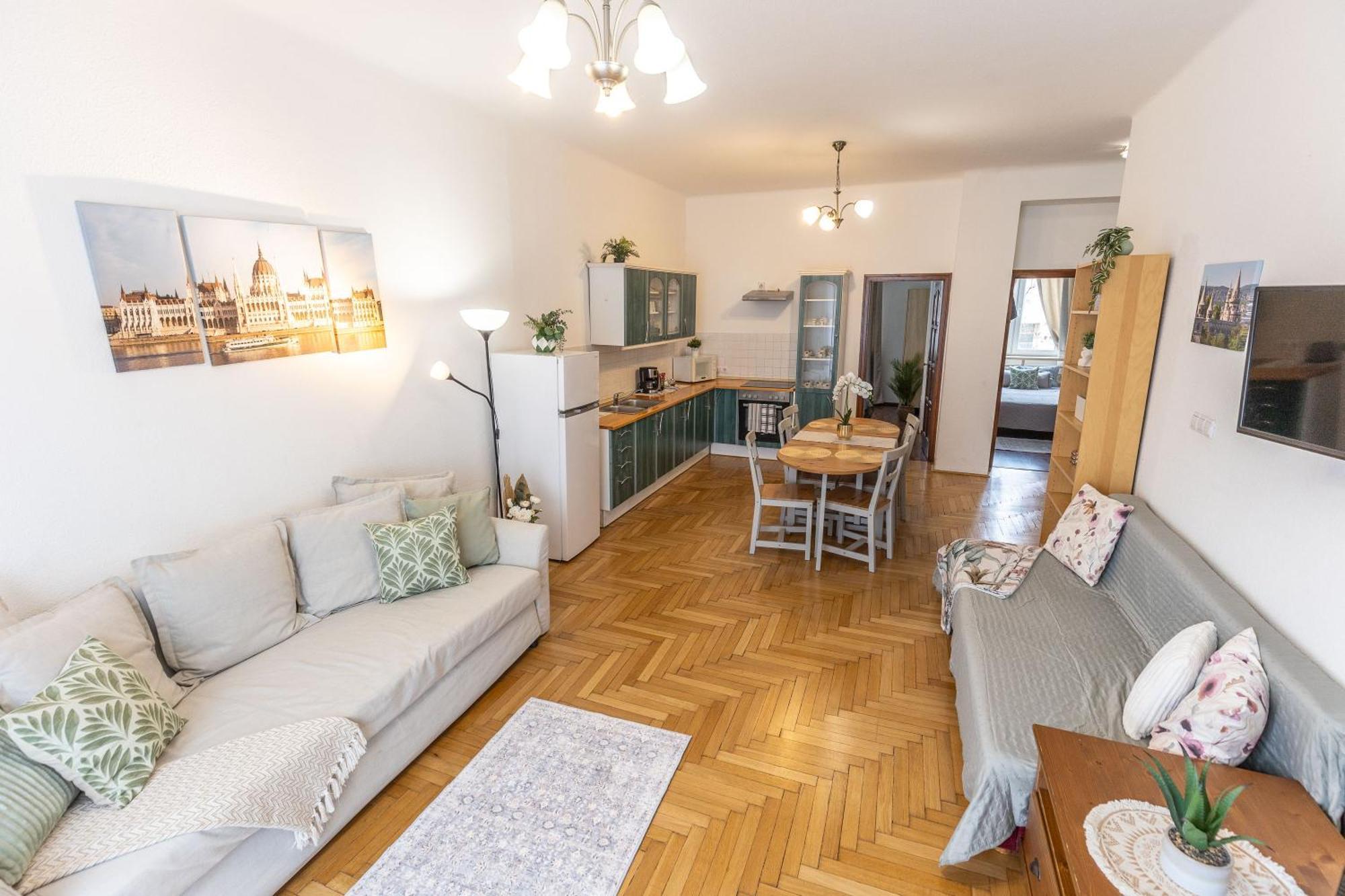 Riverside Balcony Apartment With View To Danube Budapesta Exterior foto