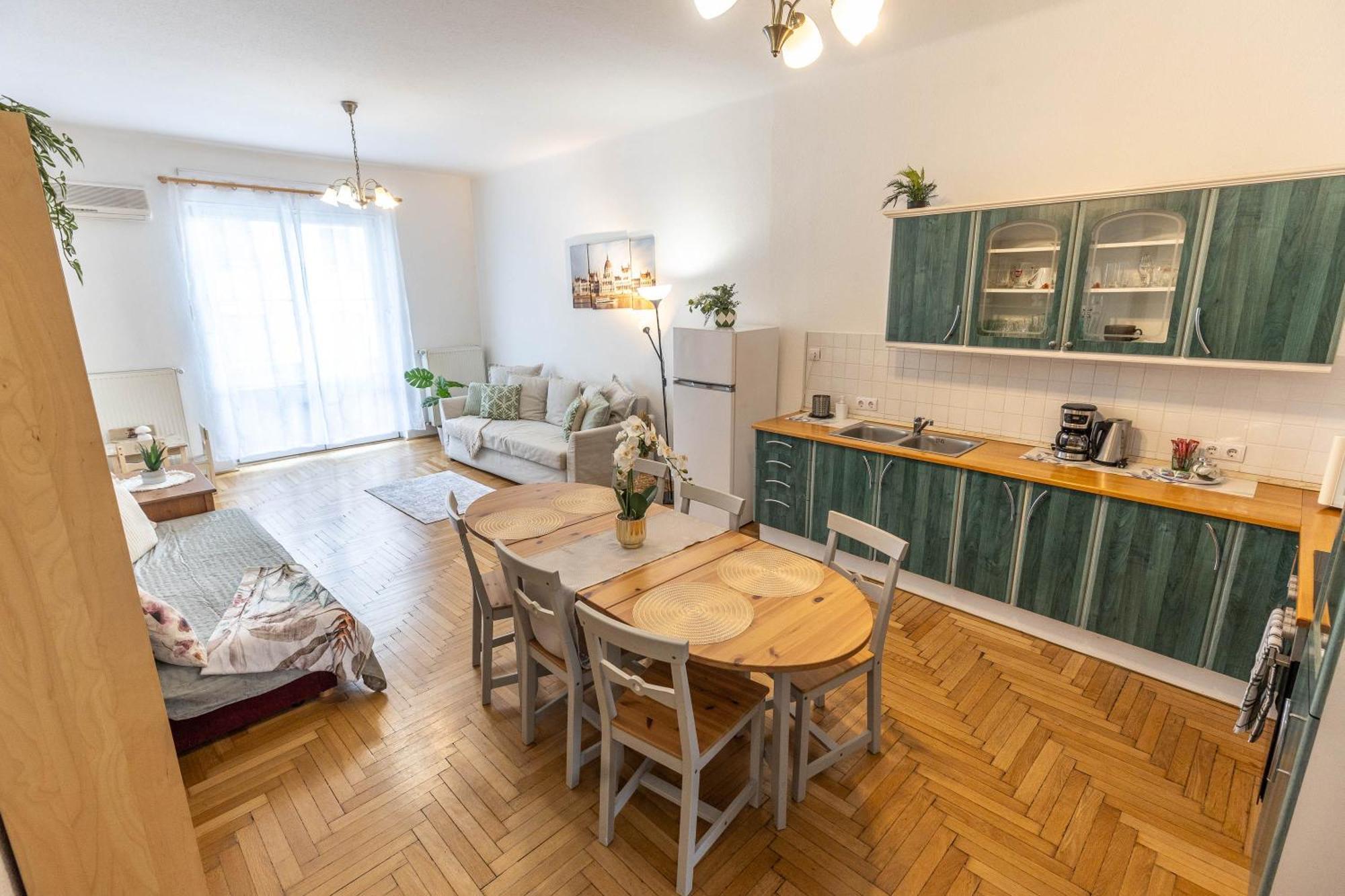 Riverside Balcony Apartment With View To Danube Budapesta Exterior foto
